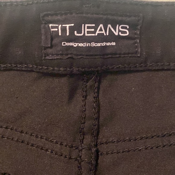 Fit Jeans - Picture 2 of 3